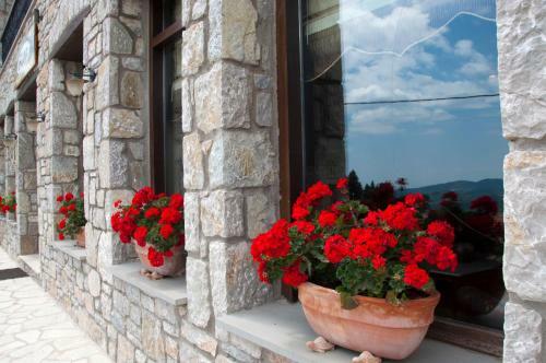 Hostal Gis Chrisopeleia Lake View