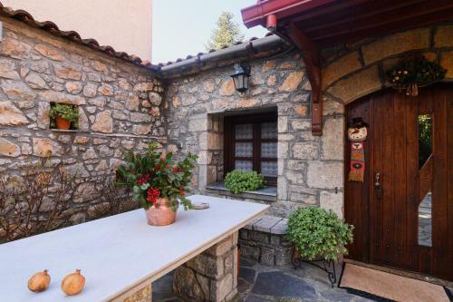 Hostal Guesthouse Karahalios