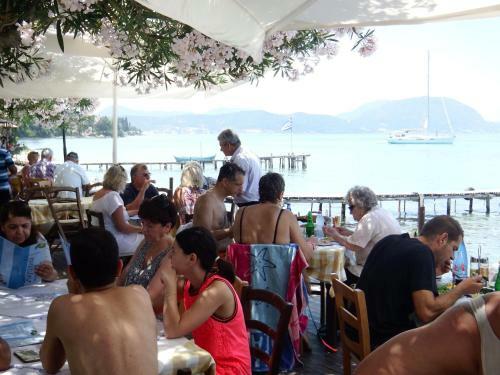 Hostal Akrogiali Rooms