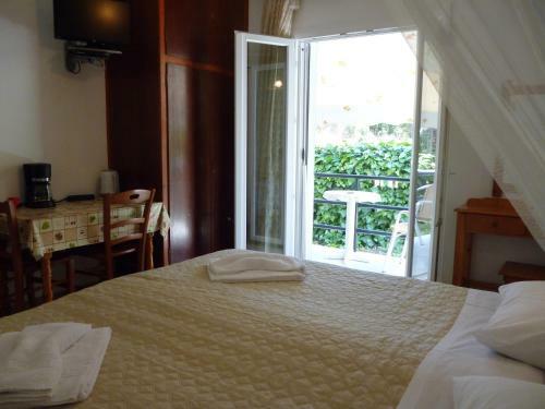 Kostas Apartments & Studios