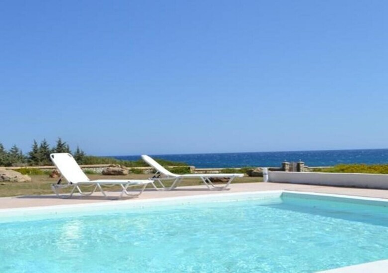 Nerida Beachfront Villas