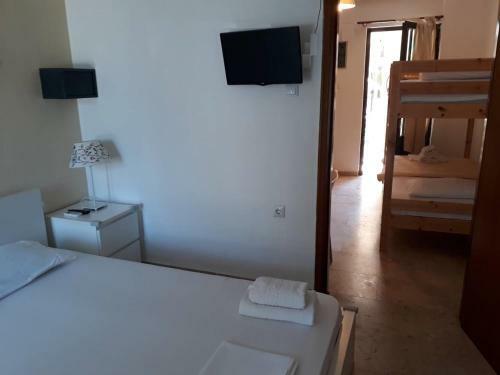 Almirikia Apartments & Rooms