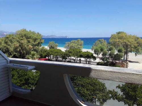 Almirikia Apartments & Rooms