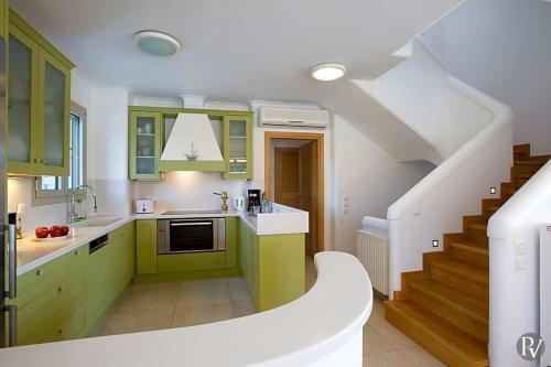 Skaloma Villa Sleeps 20 Pool Air Con