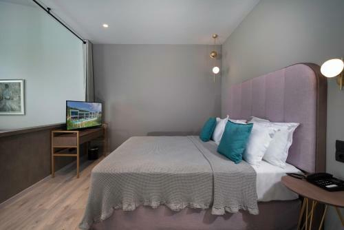 Lagomandra Beach Hotel