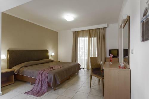 Lagomandra Beach Hotel