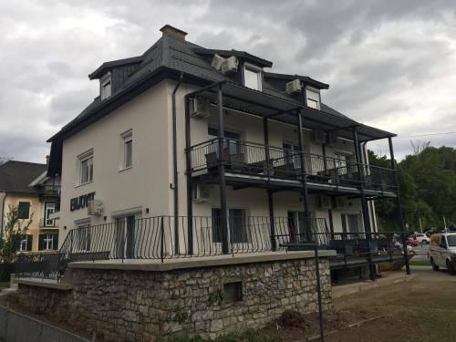 Hostal Enjoyit Rooms