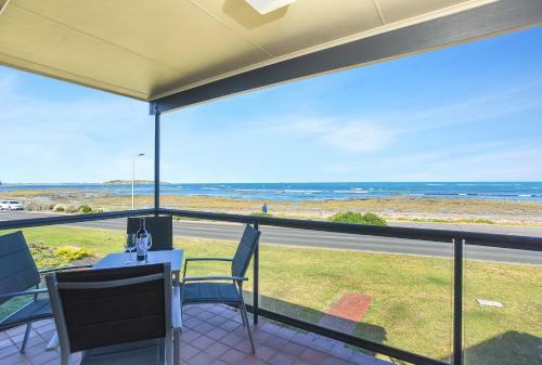 Franklin Beachfront Apartments