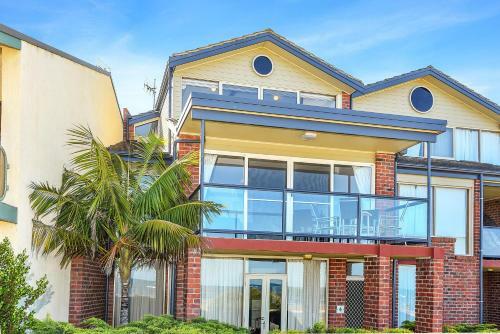 Franklin Beachfront Apartments