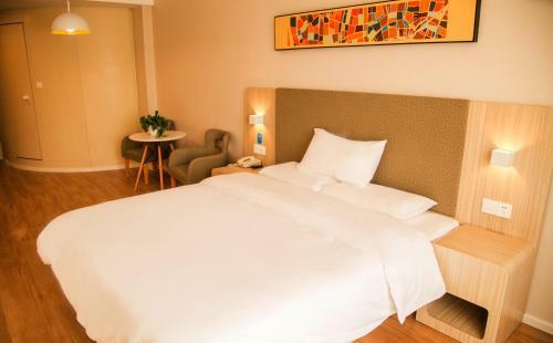 Hanting Hotel Shuangyashan Xinxing Street