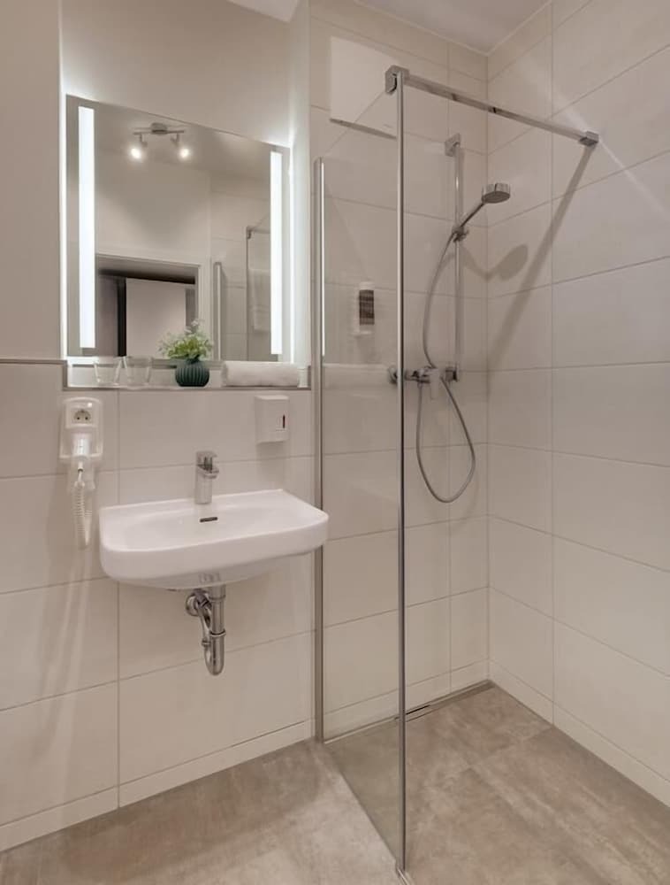 Amper Art Hotel