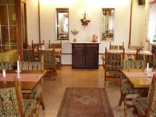 Hostal Gasthaus Zum Rothenberg