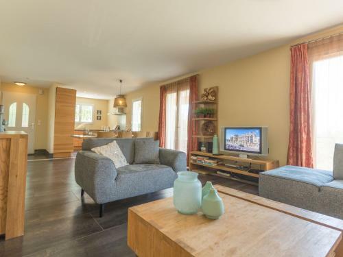 Luxurious Holiday Home In Caunes-minervois With Jacuzzi