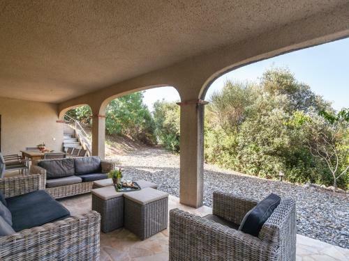 Luxurious Holiday Home In Caunes-minervois With Jacuzzi