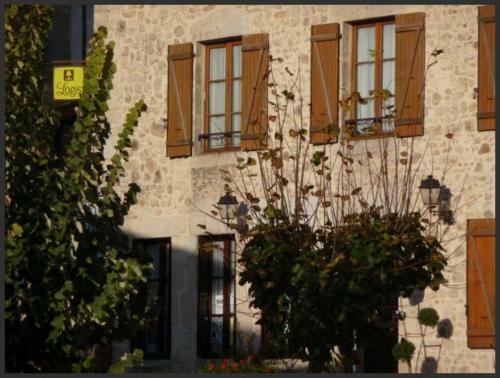 Hotel Auberge La Source - Logis H�tels