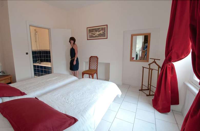 Luxurious Apartment Near Golfech With Swimming Pool