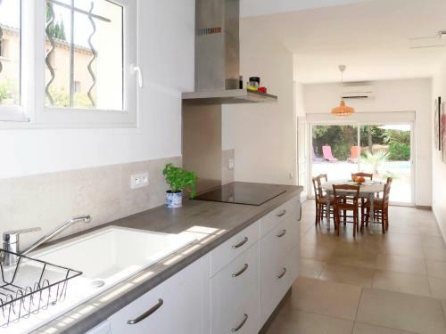 Ferienhaus Mit Pool Eyragues 100s