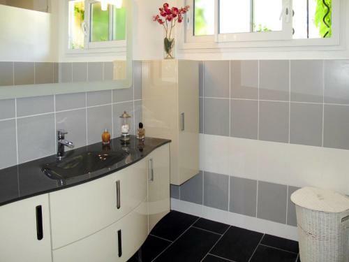 Ferienhaus Mit Pool Eyragues 100s