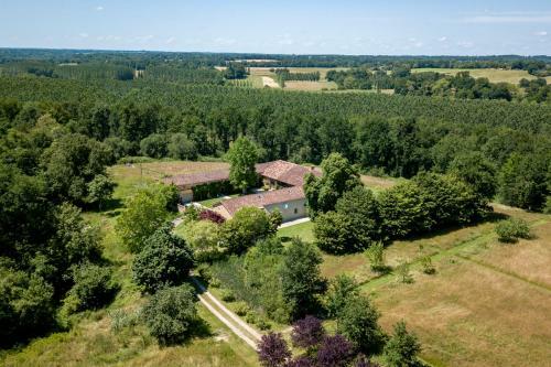Agroturismo Estang Chateau Sleeps 15 Pool Wifi