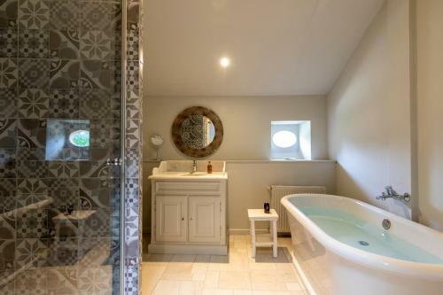 Agroturismo Estang Chateau Sleeps 15 Pool Wifi