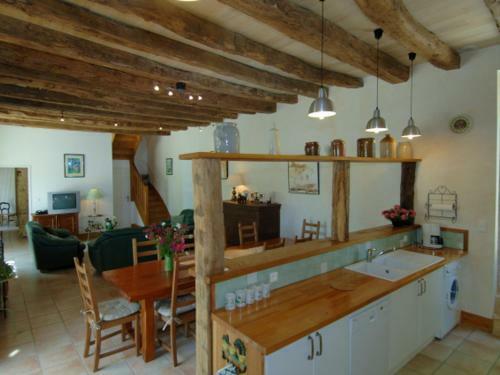 Labrousse Villa Sleeps 8 Pool Air Con Wifi