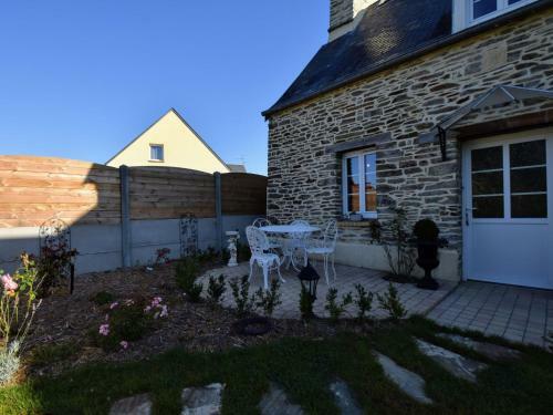 Modern Holiday Home In La Barre-de-semilly