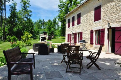 Maison De Ma�tre Montchevreuil