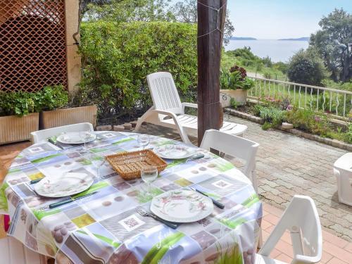 Holiday Home Les Hauts De St Clair.5