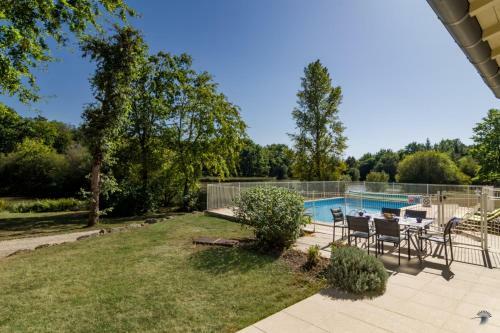 Lussas-et-nontronneau Villa Sleeps 6 Pool