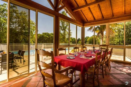 Lussas-et-nontronneau Villa Sleeps 6 Pool