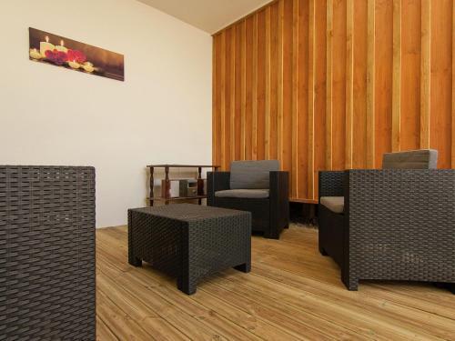 Spacious House With Jacuzzi In Laoubejac