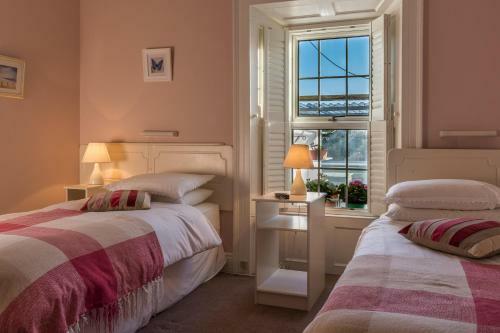 Hostal Harbour House B&B & Self-catering