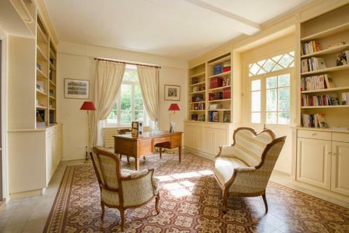 Agroturismo Montagnac Chateau Sleeps 14 Pool Wifi