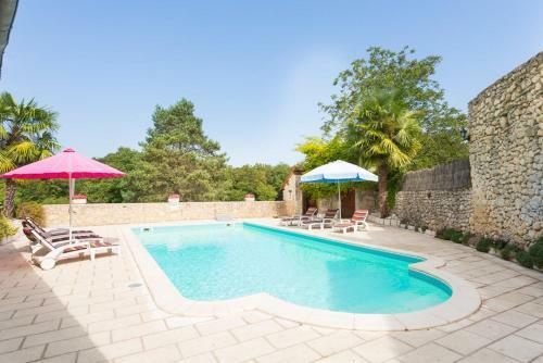 Valeuil Villa Sleeps 10 Pool