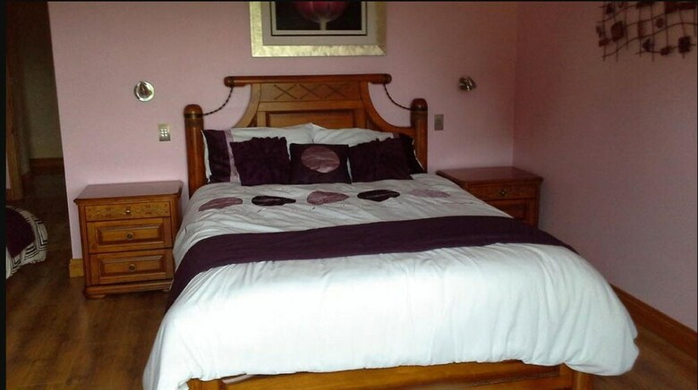 Leigh House Bed And Breakfast