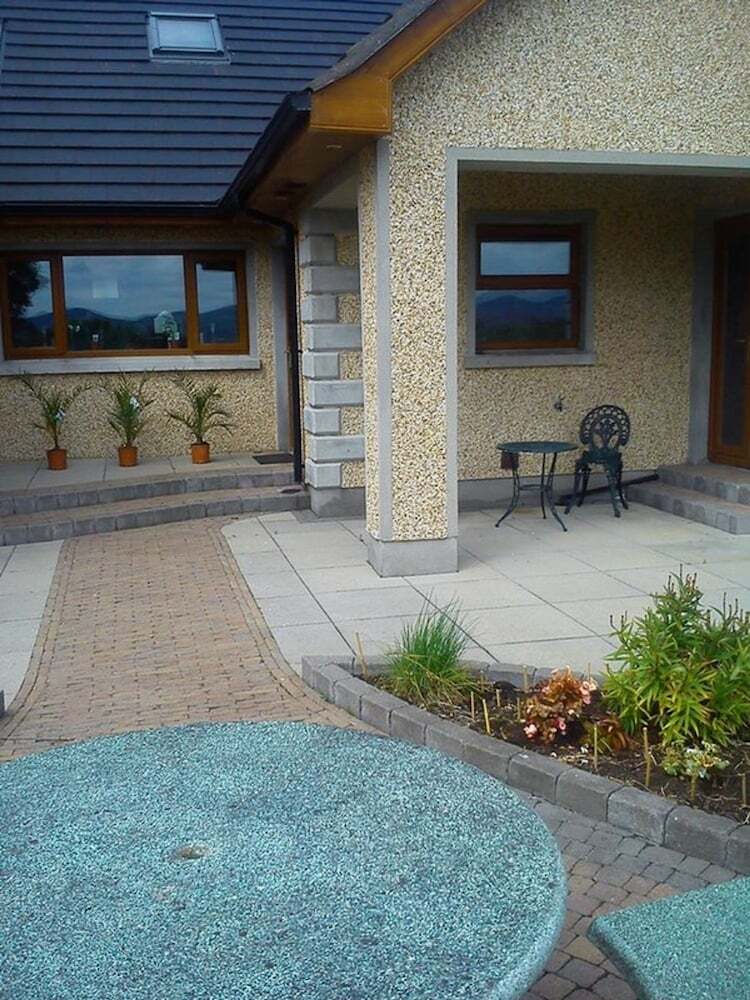 Leigh House Bed And Breakfast
