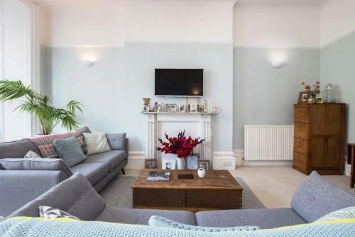 1 Bedroom Central Brighton Apartment With Seaviews