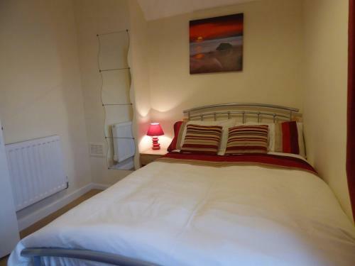 Hostal Birdholme House
