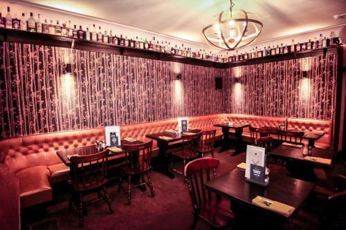 Kinmount Hotel