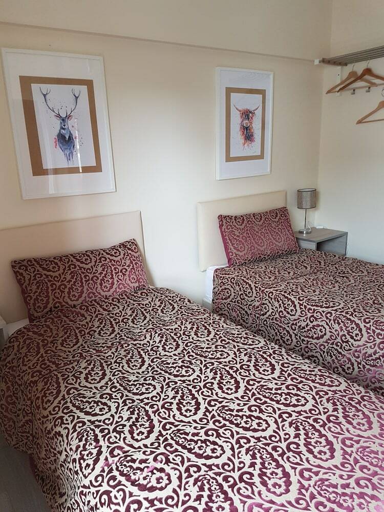 Hostal Chamberlain Too