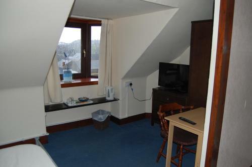 Whitehorse Hotel