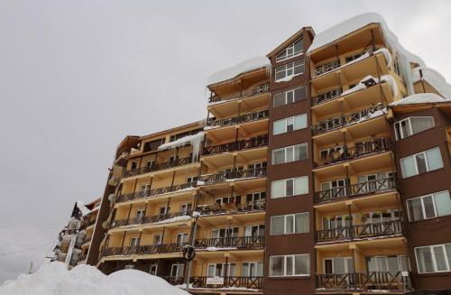 Apartment With Mountain View