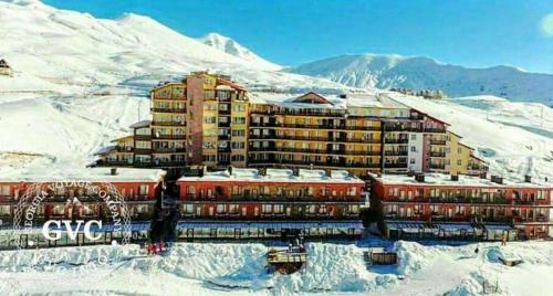 Apartment With Mountain View