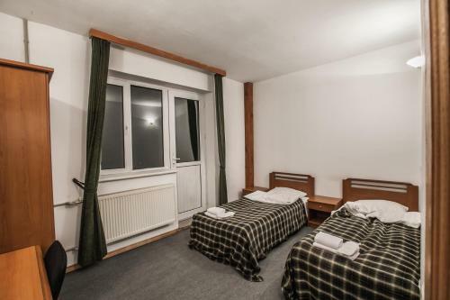 Cross Pass Hotel