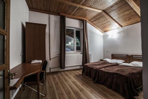 Cross Pass Hotel