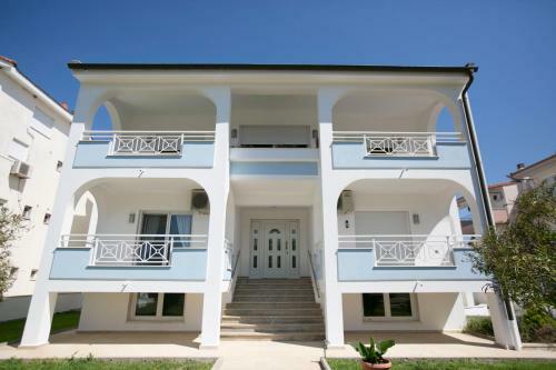 Susanna Apartments