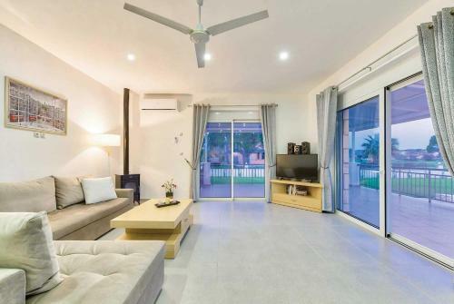 Chartata Villa Sleeps 4 Air Con Wifi