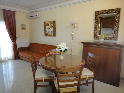 Aparthotel Perdika Suites