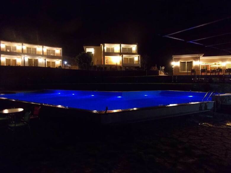 Aparthotel Hotel Theasis