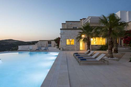 Paros Villa Sleeps 10 Pool Air Con Wifi T478597